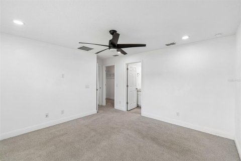House in Orlando, Florida 3 bedrooms, 129.6 sq.m. № 2199640 - photo 15