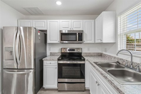 House in Orlando, Florida 3 bedrooms, 129.6 sq.m. № 2199640 - photo 11