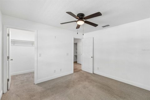 House in Orlando, Florida 3 bedrooms, 129.6 sq.m. № 2199640 - photo 20