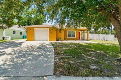 House in Orlando, Florida 3 bedrooms, 129.6 sq.m. № 2199640