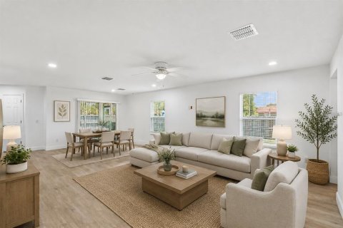 House in Orlando, Florida 3 bedrooms, 129.6 sq.m. № 2199640 - photo 7