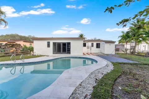 Купить виллу или дом в Форт-Лодердейл, Флорида 4 спальни, 149.39м2, № 2004738 - фото 19
