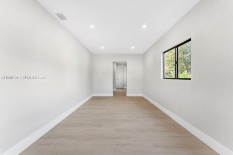 Купить виллу или дом в Форт-Лодердейл, Флорида 4 спальни, 149.39м2, № 2004738 - фото 15