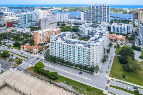 Condo in West Palm Beach, Florida, 2 bedrooms  № 1102263 - photo 1