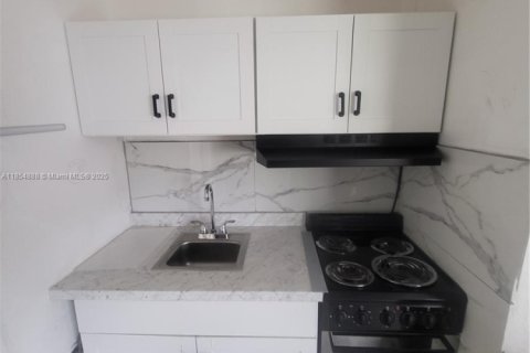 Commercial property in Miami Gardens, Florida 54.63 sq.m. № 1981297 - photo 4