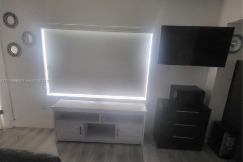 Commercial property in Miami Gardens, Florida 54.63 sq.m. № 1981297 - photo 5