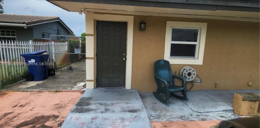 Commercial property in Miami Gardens, Florida 54.63 sq.m. № 1981297