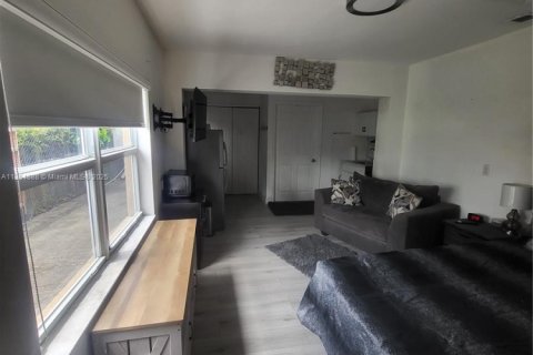 Commercial property in Miami Gardens, Florida 54.63 sq.m. № 1981297 - photo 8