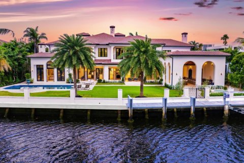 House in Boca Raton, Florida 5 bedrooms, 1078.78 sq.m. № 1129308 - photo 1