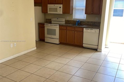 Apartment in Miami, Florida 214.79 sq.m. № 1938743 - photo 12
