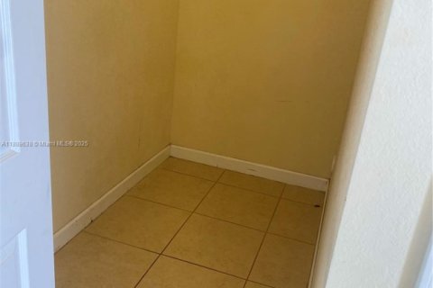 Apartment in Miami, Florida 214.79 sq.m. № 1938743 - photo 10