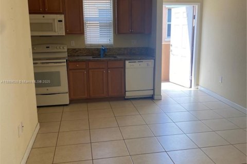 Apartment in Miami, Florida 214.79 sq.m. № 1938743 - photo 11