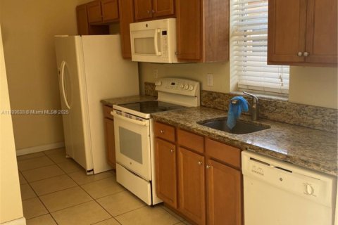 Apartment in Miami, Florida 214.79 sq.m. № 1938743 - photo 7