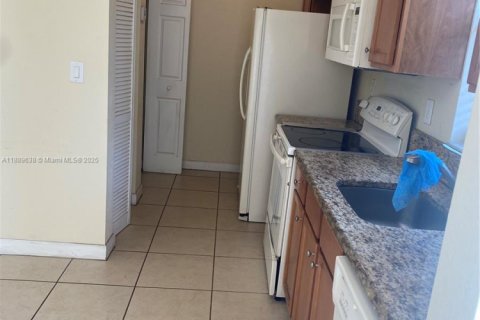 Apartment in Miami, Florida 214.79 sq.m. № 1938743 - photo 6