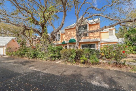 Condo in Vero Beach, Florida, 2 bedrooms  № 1051063 - photo 1