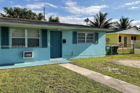 House in Miami, Florida 2 bedrooms, 170.01 sq.m. № 2172980