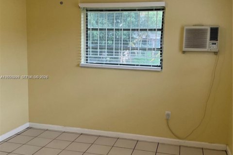 Villa ou maison à louer à Miami, Floride: 2 chambres, 170.01 m2 № 2172980 - photo 10