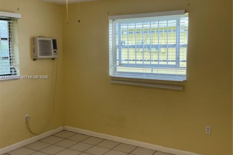 Villa ou maison à louer à Miami, Floride: 2 chambres, 170.01 m2 № 2172980 - photo 8