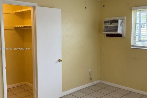Villa ou maison à louer à Miami, Floride: 2 chambres, 170.01 m2 № 2172980 - photo 9