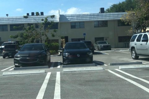 Commercial property in West Palm Beach, Florida № 1055052 - photo 1