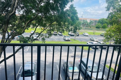 Condo in Pembroke Pines, Florida, 2 bedrooms  № 1865095 - photo 23