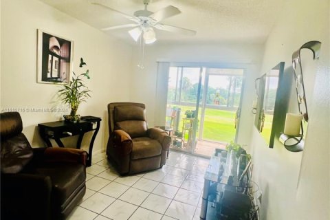 Condo in Pembroke Pines, Florida, 2 bedrooms  № 1865095 - photo 20