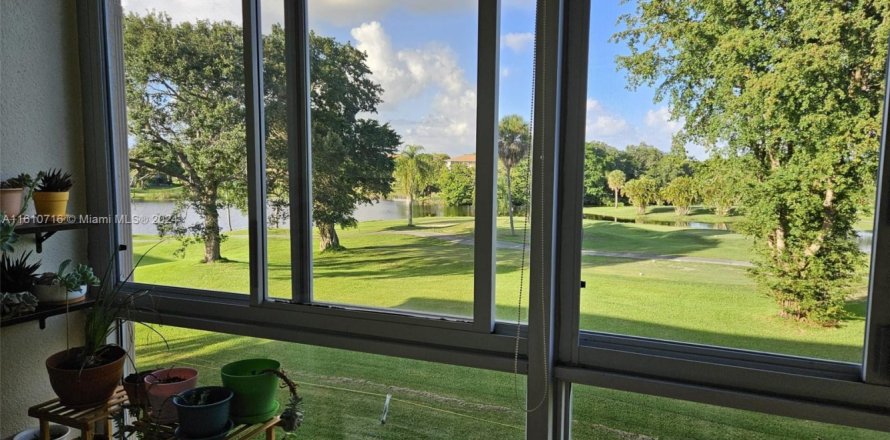 Condo in Pembroke Pines, Florida, 2 bedrooms  № 1865095