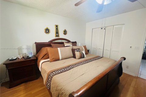 Condo in Pembroke Pines, Florida, 2 bedrooms  № 1865095 - photo 15