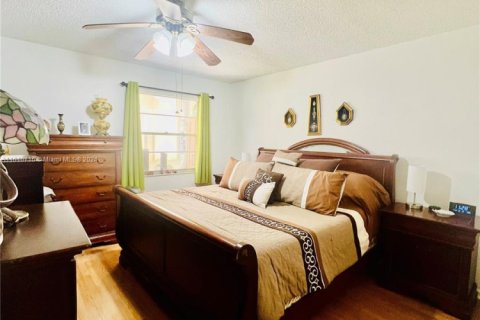 Condo in Pembroke Pines, Florida, 2 bedrooms  № 1865095 - photo 16