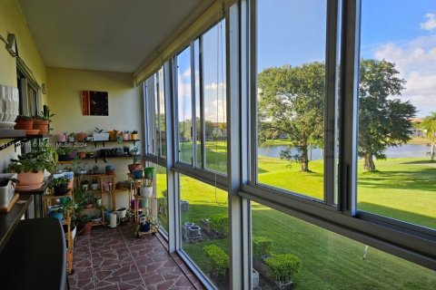 Condo in Pembroke Pines, Florida, 2 bedrooms  № 1865095 - photo 2