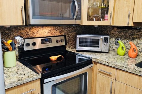 Condo in Pembroke Pines, Florida, 2 bedrooms  № 1865095 - photo 8