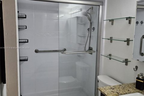 Condo in Pembroke Pines, Florida, 2 bedrooms  № 1865095 - photo 11