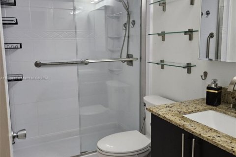 Condo in Pembroke Pines, Florida, 2 bedrooms  № 1865095 - photo 12