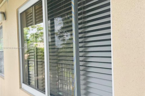 Condo in Pembroke Pines, Florida, 2 bedrooms  № 1865095 - photo 21