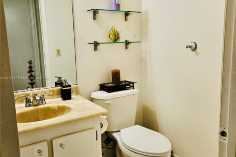 Condo in Pembroke Pines, Florida, 2 bedrooms  № 1865095 - photo 18