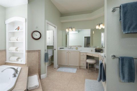 House in The Villages, Florida 3 bedrooms, 356.84 sq.m. № 1782399 - photo 23