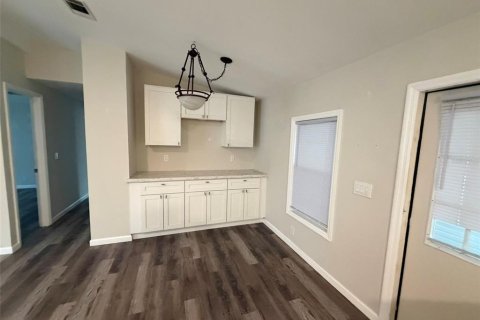 Villa ou maison à louer à Port Charlotte, Floride: 2 chambres, 98.1 m2 № 2398849 - photo 3