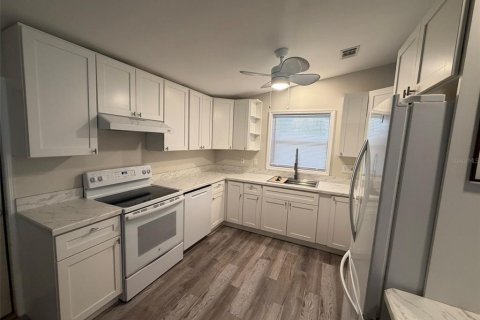 Villa ou maison à louer à Port Charlotte, Floride: 2 chambres, 98.1 m2 № 2398849 - photo 5
