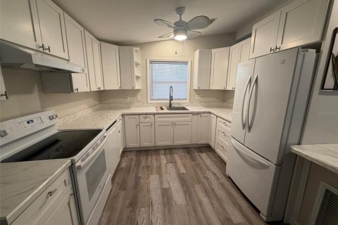 Villa ou maison à louer à Port Charlotte, Floride: 2 chambres, 98.1 m2 № 2398849 - photo 4