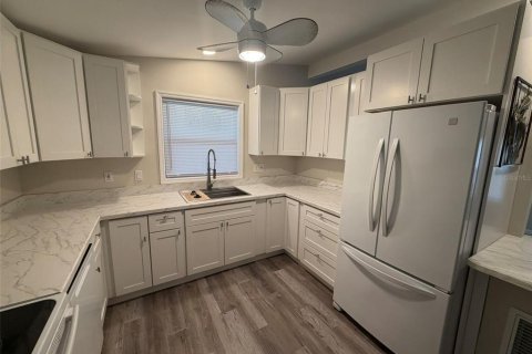 Villa ou maison à louer à Port Charlotte, Floride: 2 chambres, 98.1 m2 № 2398849 - photo 6