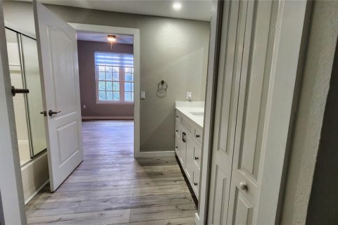 Condominio en alquiler en Sarasota, Florida, 1 dormitorio, 77.02 m2 № 1840284 - foto 28