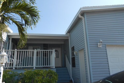 Appartement à louer à Punta Gorda, Floride: 2 chambres, 164.99 m2 № 1719181 - photo 1