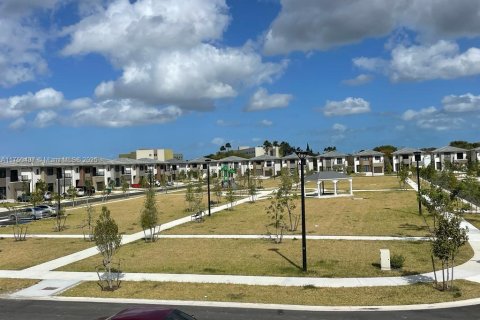 House in Florida City, Florida 5 bedrooms, 176.7 sq.m. № 2046398 - photo 5