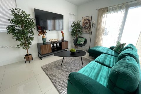 House in Florida City, Florida 5 bedrooms, 176.7 sq.m. № 2046398 - photo 10