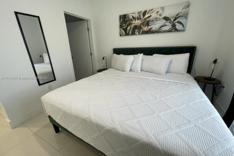 House in Florida City, Florida 5 bedrooms, 176.7 sq.m. № 2046398 - photo 17