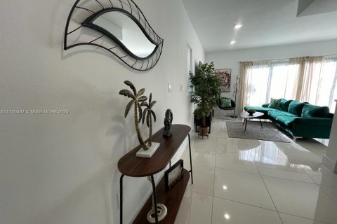 House in Florida City, Florida 5 bedrooms, 176.7 sq.m. № 2046398 - photo 7