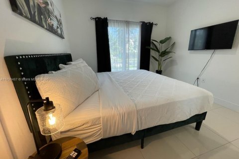 House in Florida City, Florida 5 bedrooms, 176.7 sq.m. № 2046398 - photo 18