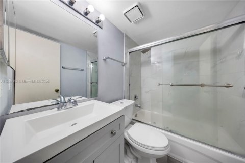Condo in Palmetto Bay, Florida, 2 bedrooms  № 1955901 - photo 18