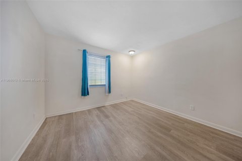 Condo in Palmetto Bay, Florida, 2 bedrooms  № 1955901 - photo 20