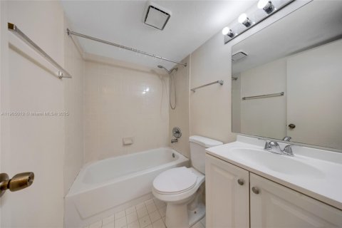 Condo in Palmetto Bay, Florida, 2 bedrooms  № 1955901 - photo 12